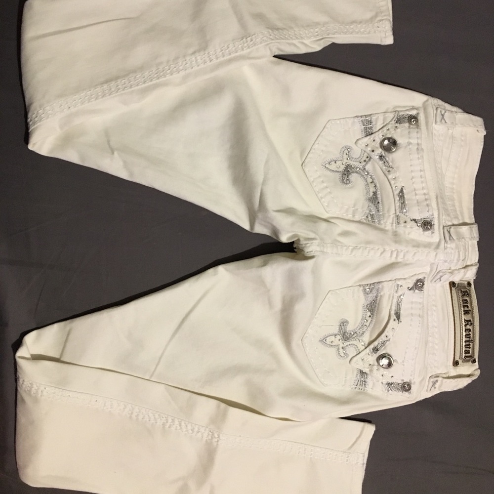 Rock Revival 
Silver accents 
Worn 
Small stains